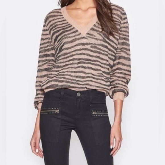 Joie Animal Print V Neckline Metallic Thread Swey SZ Small - Picture 1 of 7